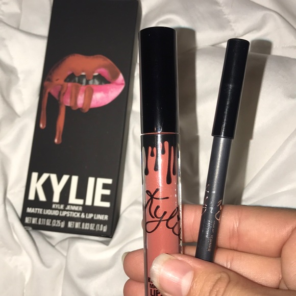 Kylie Jenner Matte Lip-kit Bundle - Picture 4 of 5
